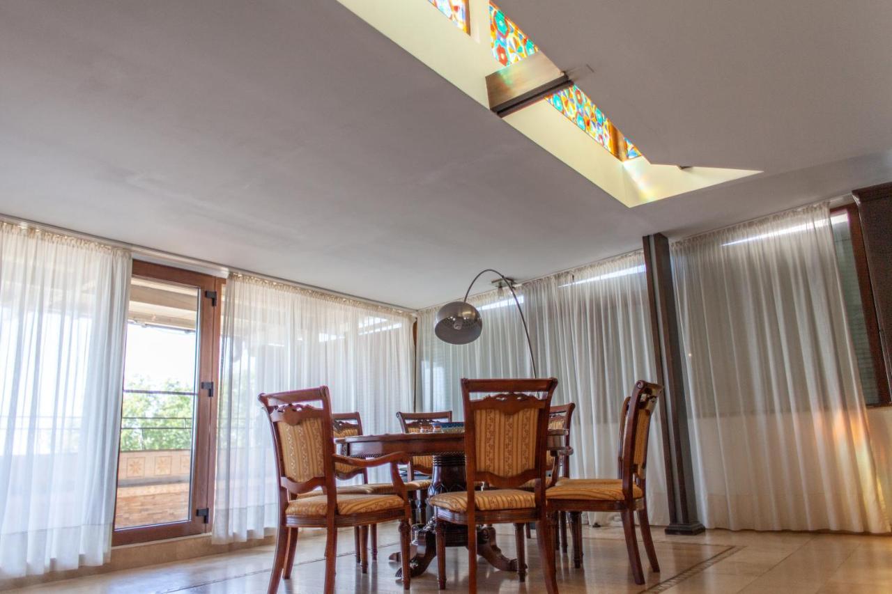 Spacious Apartment In City Centre Iasi Extérieur photo