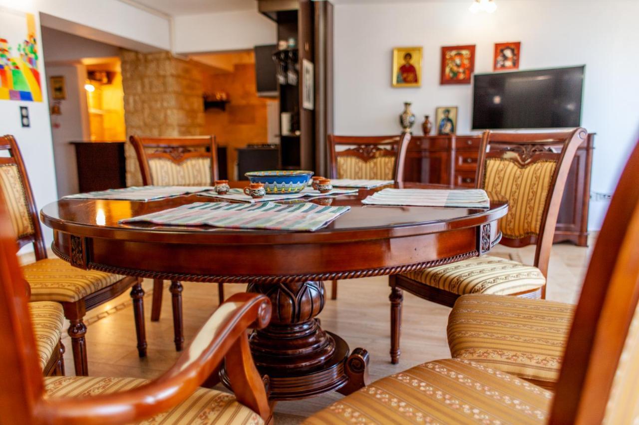 Spacious Apartment In City Centre Iasi Extérieur photo